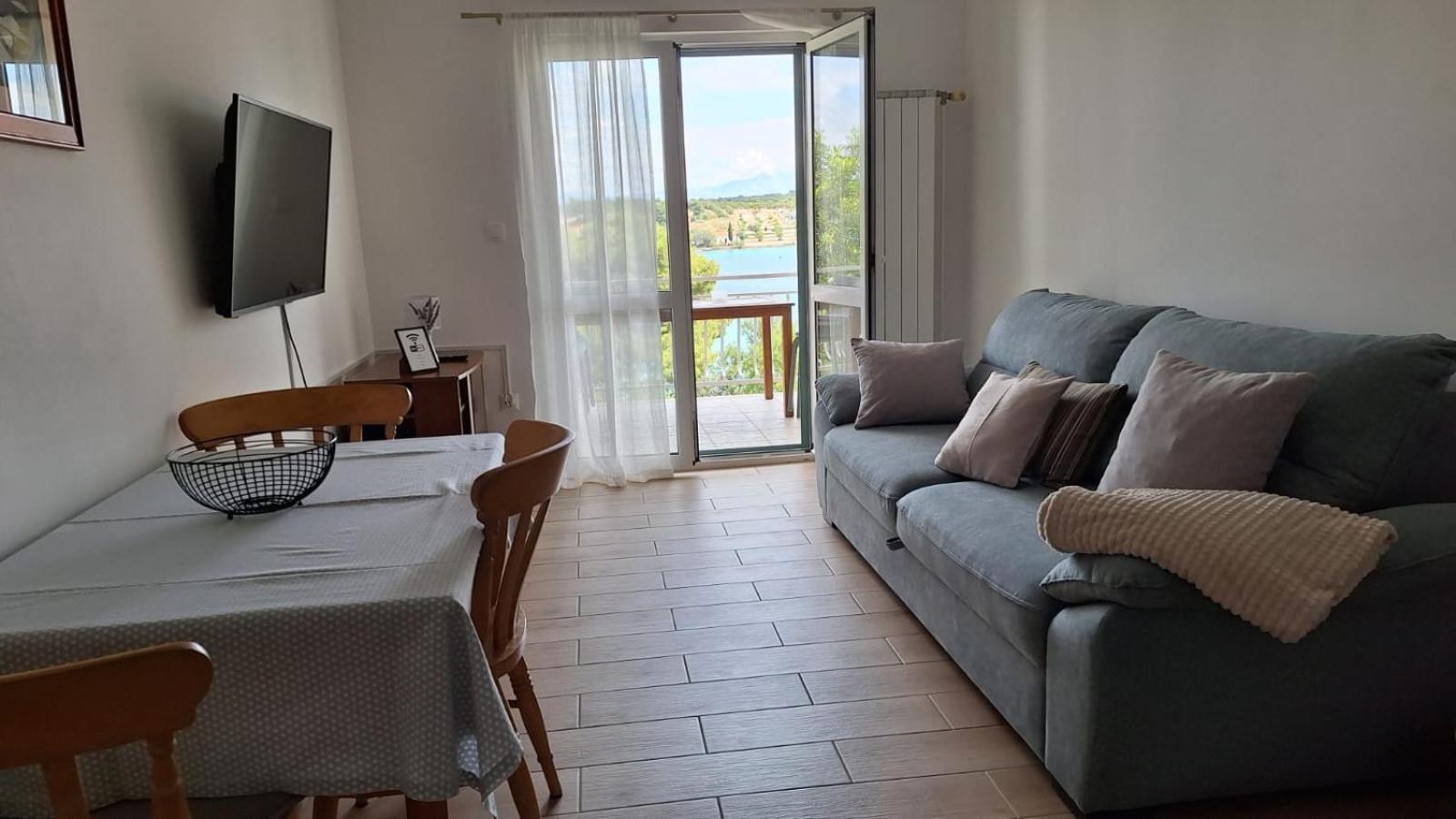 Ceratonia Apartments Lovište Екстериор снимка