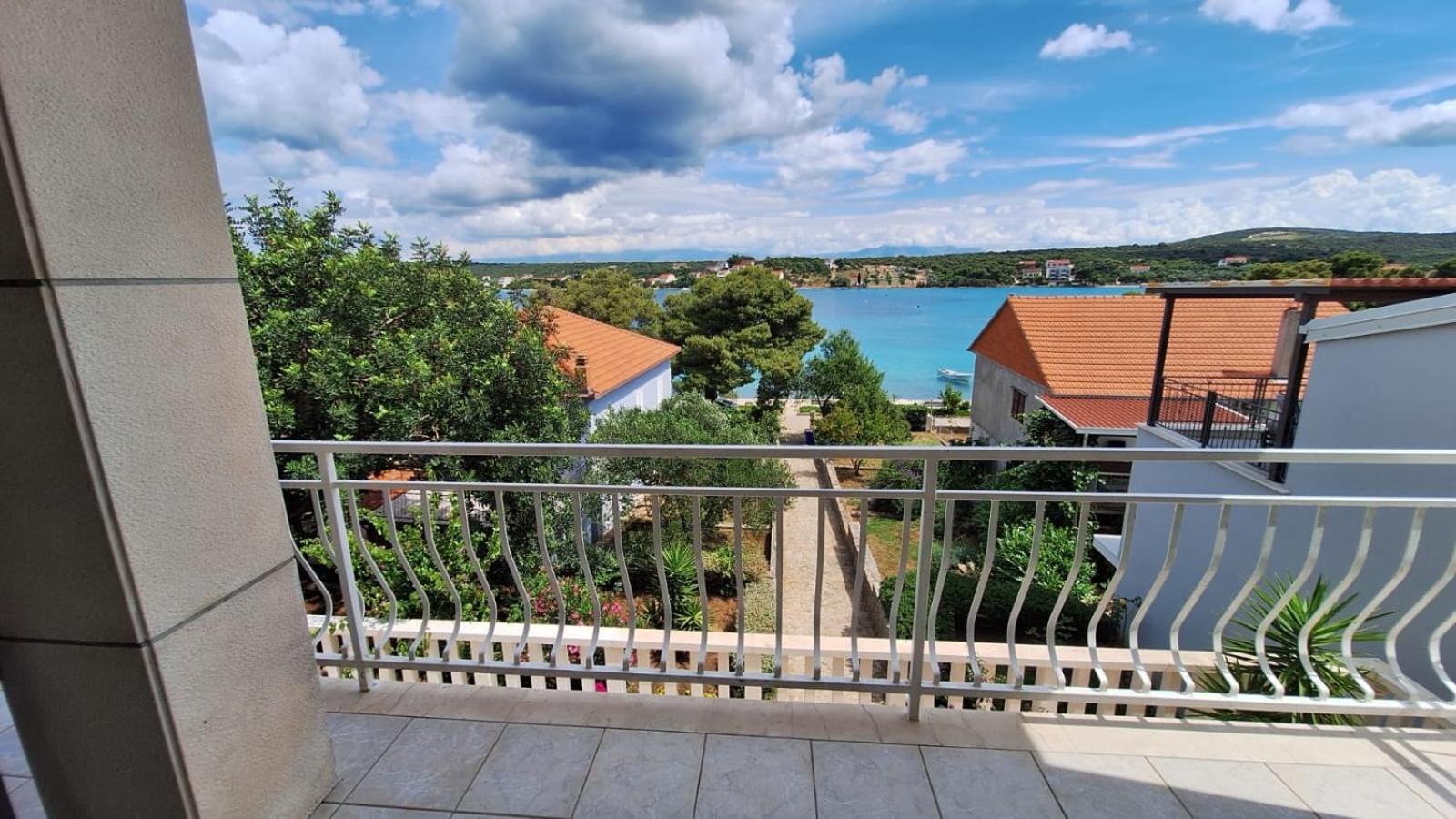 Ceratonia Apartments Lovište Екстериор снимка