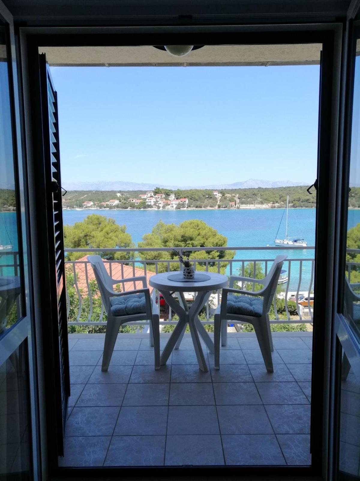 Ceratonia Apartments Lovište Стая снимка